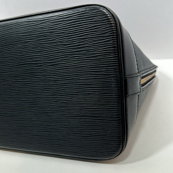 Authenticated LOUIS VUITTON Alma Epi PM w/ dust bag- Black - Picture 12 of 16